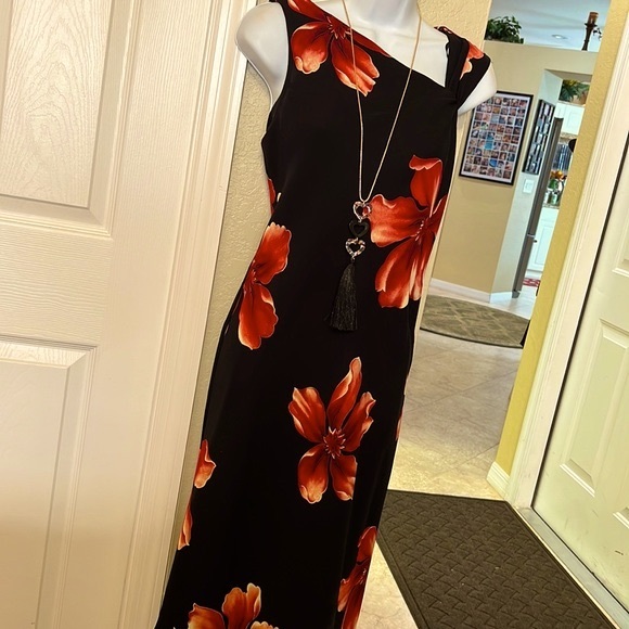 A black crepe hi/Lo dress with maroon magnolias and cut in shoulder. A beauty 🌺 - Picture 3 of 15